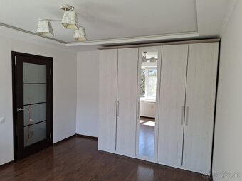 Ponúkame na predaj krásny slnečný 3 izbový byt v Humennom - 15