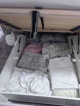 Čalúnená posteľ 180x200 s matracmi - 15