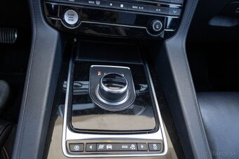 Jaguar F-Pace 2.0D I4 180k Chequered Flag AWD A/T - 15