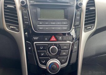 Hyundai i30 1.6-NÍZKÉ KM-FACELIFT - 15