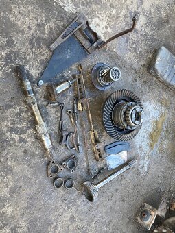 Predám rozpredám zadnú časť traktora zetor zts crystal - 15