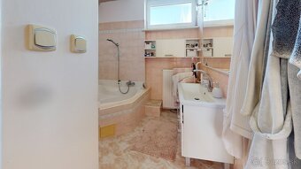 Moderný rodinný dom v tichej a vyhľadávanej lokalite vo VK - 15