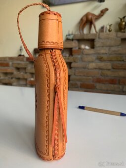 Predám krásnu pollitrovku ručne viazanú do zdobenej kože - 15