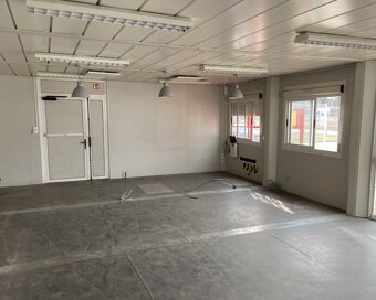 Priestranná modulárna predajňa / kancelária z kontajnerov - 15