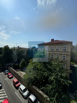 Ponúkame na prenájom 3. izbový veľký byt v centre mesta na Z - 15