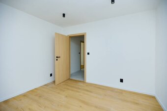 NOVOREKONŠTRUOVANÝ 4 - IZBOVÝ BYT , UL. HUMENSKÁ, TERASA - 15