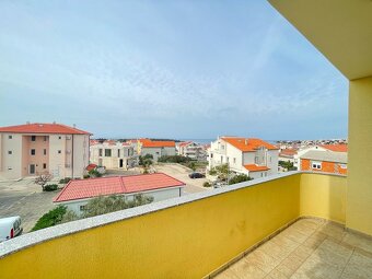 Trojizbový zariadený apartmán s terasou, Novalja, Chorvátsko - 15