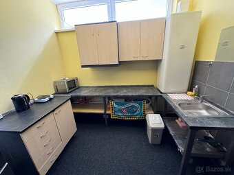 - predaj prízemného komerčného priestoru č. 4 a č. 5 o rozlo - 15