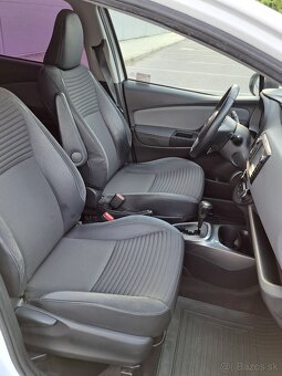 Toyota Yaris Hybrid - 15