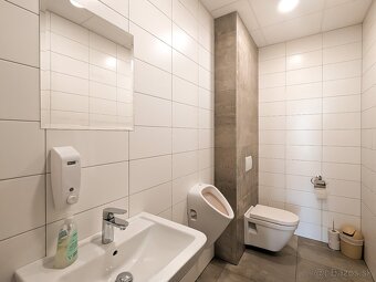 Moderný obchodno-administratívny komplex so sklad. halami - 15