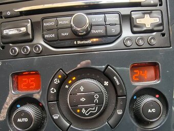 Peugeot 3008  1,6 HDi , Panorama,  koženná výbava. - 15