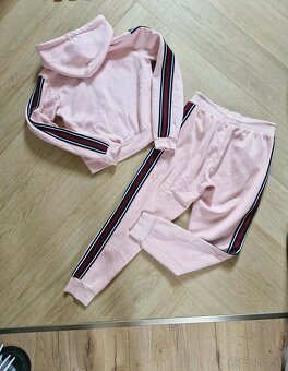 Guess 2x ruzova logovana teplakova suprava - 15