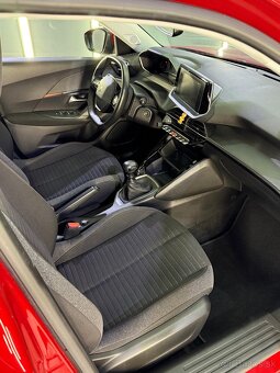 Peugeot 2008 1.2 PureTech, SR,1 maj - 15