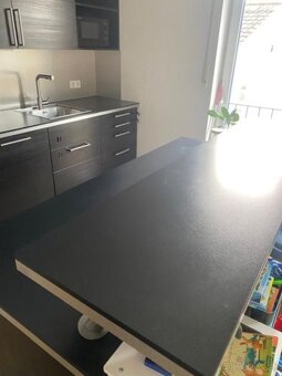 Moderná kuchynská linka so spotrebičmi - 15