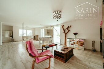 Moderný a priestranný 5 izbový dom s veľkým pozemkom - 15