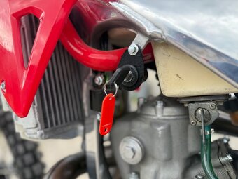 Unikatna Honda CR250R - 15