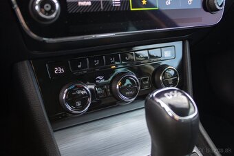 Škoda Superb Combi 2.0 TDI DSG - 15