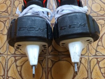 Brankárske korčule CCM Jetspeed FT2, 8,5 D, (užší provedení) - 15