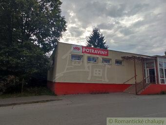 Staršia chalupa s hospodárskymi budovami na pozemku 850 m2 - 15
