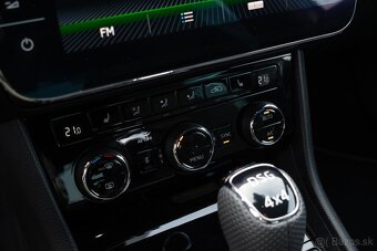 Škoda Superb III Sportline 2.0TDI /Webasto/Panorama/DCC - 15