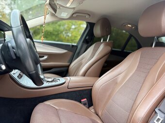 Mercedes-Benz E220d Sedan - 15