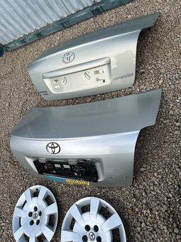 Predám nárazník Blatník Svetlo Kufor Sklo Toyota Avensis T25 - 15