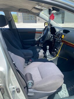 Toyota avencis - 15
