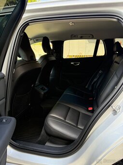 Volvo V60 B4 Momentum Pro - 15