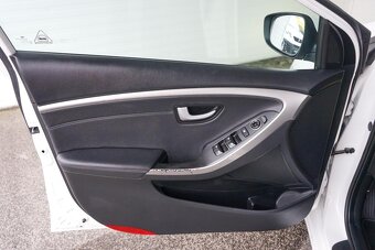 11- Hyundai, i30, 2014, benzín, 1.6i, 99kw - 15