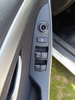 Hyundai i30 CW 1.6i CRDi, výbava: Family - 15