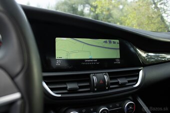 Alfa Romeo Giulia 2.0 AWD VELOCE Ti Q4 / AJ NA SPLÁTKY / - 15