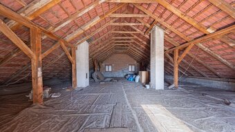 NA PREDAJ PODPIVNIČENÝ RODINNÝ DOM V OBCI KOSTOLNÉ KRAČANY - 15