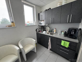 Prenájom samostatného kancelárskeho traktu 230m² v časti Bra - 15