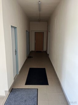 Veľký objekt s administratívnou aj skladovou časťou - 895m2 - 15