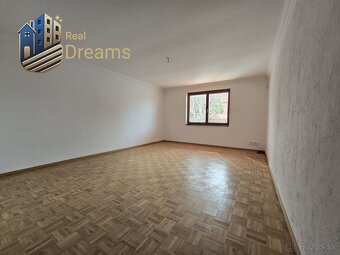Exkluzívny 8-izbový rodinný dom s bazénom - Luxus a pohodlie - 15