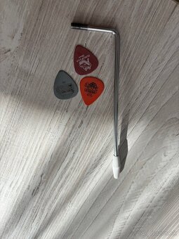 Elektrická kytara - Fender + combo + příslušenství - 15