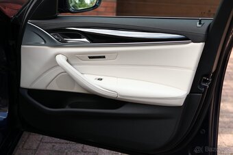 BMW Rad 5 Touring 530e Xdrive Luxury°Individual°Laser°Nappa° - 15