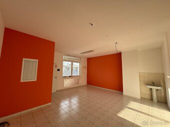 MULTIFUNKČNÝ OBJEKT V ŠAMORÍNE PRI ZJAZDE R7 - 15