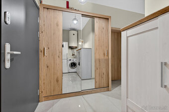 Na predaj 3-izbový byt so záhradkou a vlastným parkovacím mi - 15