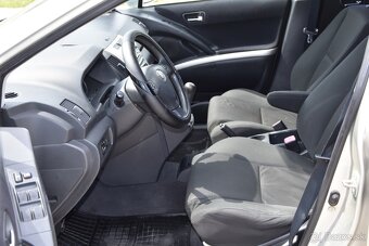 Toyota Corolla Verso 2.0 D-4D Base - 15