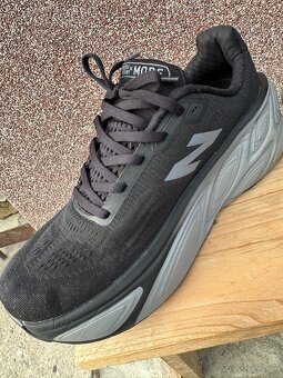 Bezecke tenisky New Balance More V5 - 15
