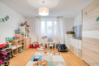 Na predaj priestranný 4-izbový rodinný dom v Malženiciach - 15