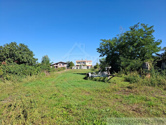 Pozemok so starým domom a inžinierskymi sieťami v obci Kra - 15