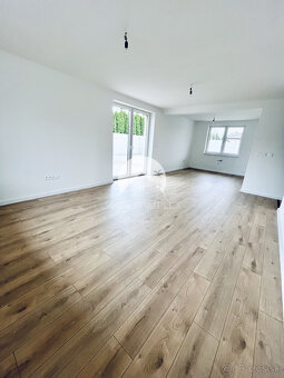 Reality KOMPLEX s.r.o., Vám ponúka na predaj moderný 4-izbov - 15