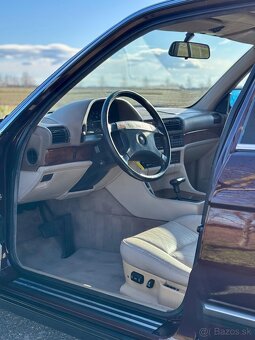 BMW E32 750i Brokatrot - 15