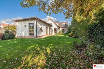 Predaj luxusná 5 izbová Vila,440 m2,pozemok 1061m2,garáž,baz - 15