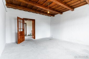 RD s garážou, gazdovský dom, pozemok 2390 m2 - MÉRA - 15