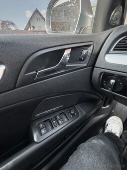 Škoda Superb Combi 2012, 2.0, 4x4, 103kW, DSG, audio tuning - 15