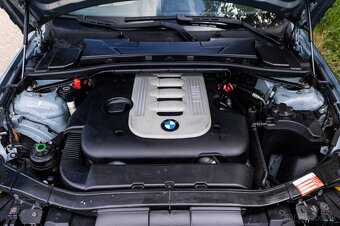 BMW 330d xDrive  3,0 TDI 170kW / SUPER STAV / - 15