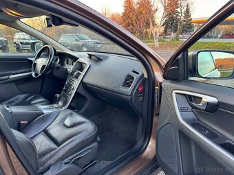 Volvo XC60 2.4D AWD Momentum Geartronic - 15